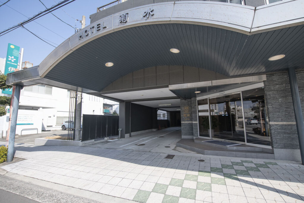 駐車場正面入口1