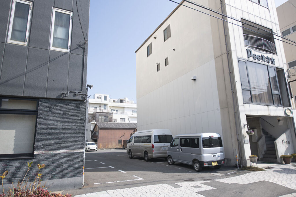 駐車場正面横入口1