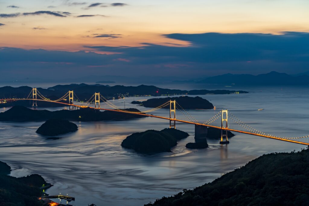 亀老山展望公園の夕景とライトアップ
