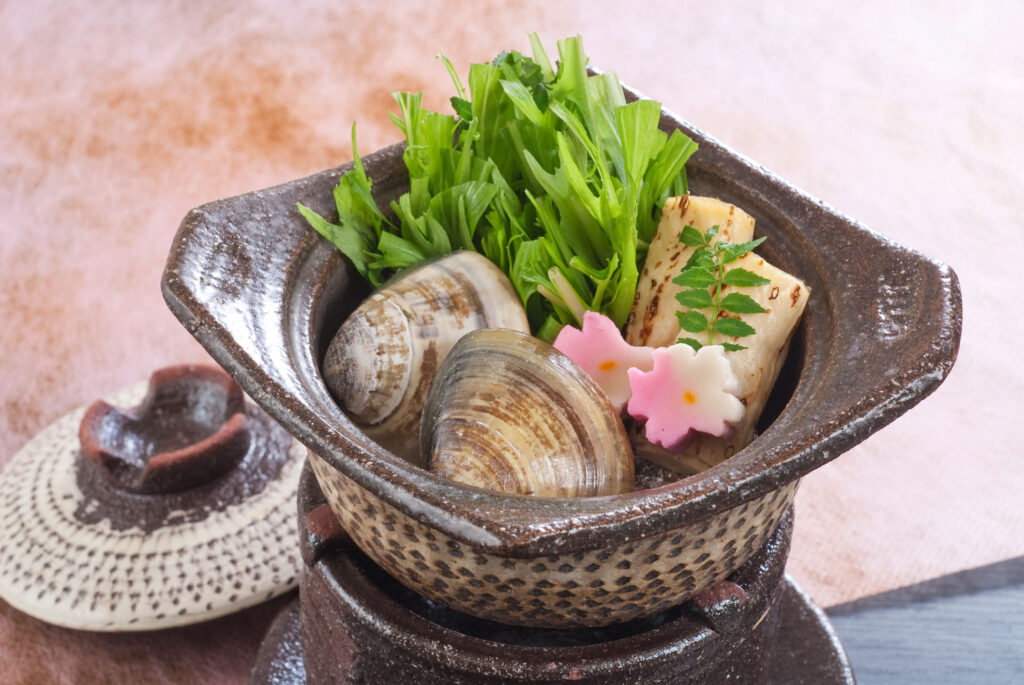 蛤と焼湯葉の小鍋