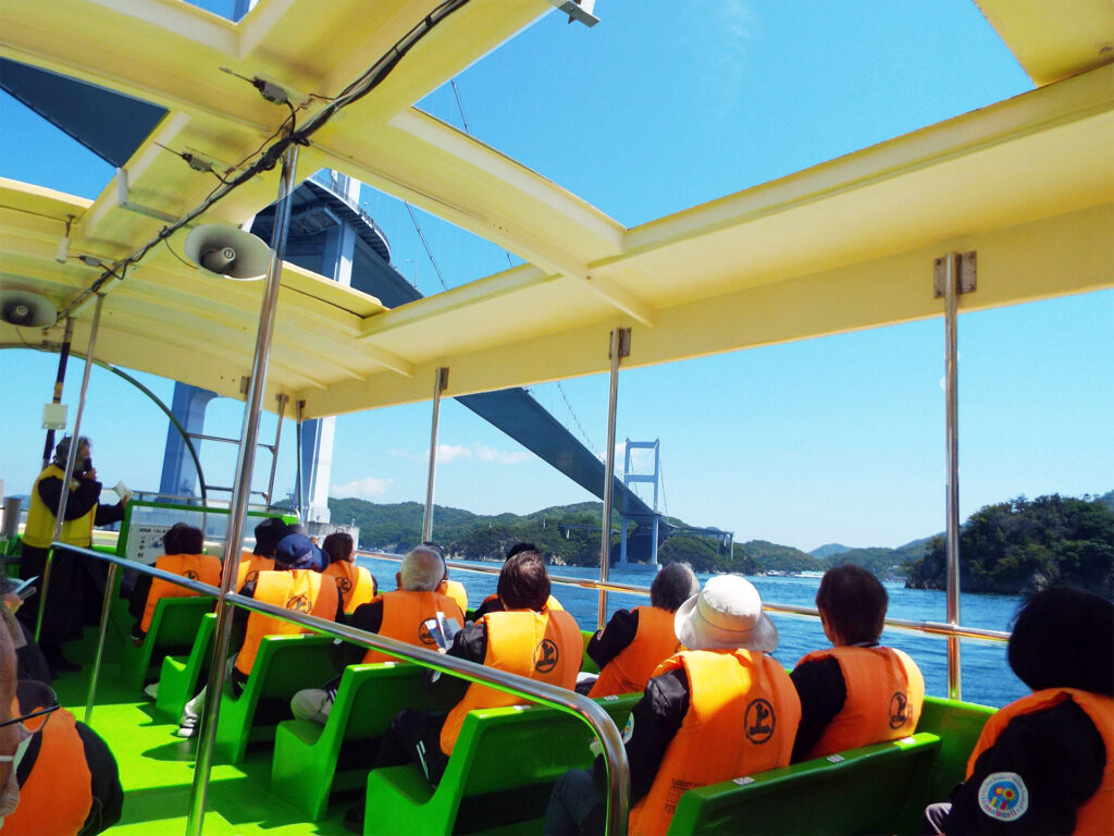 よしうみいきいき館 しまなみ来島海峡遊覧船 来島海峡大橋