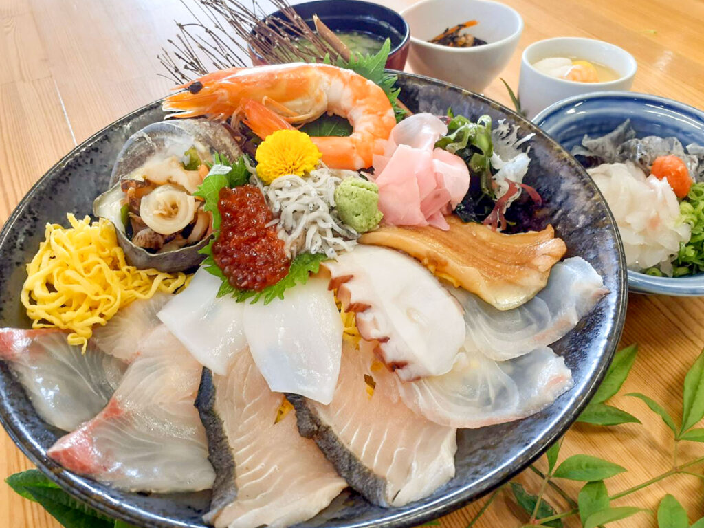 よしうみいきいき館 海鮮丼