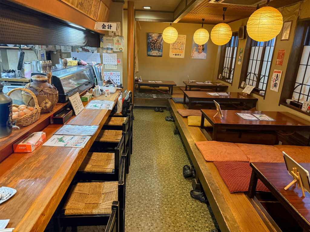 やきとり山鳥 店内内観