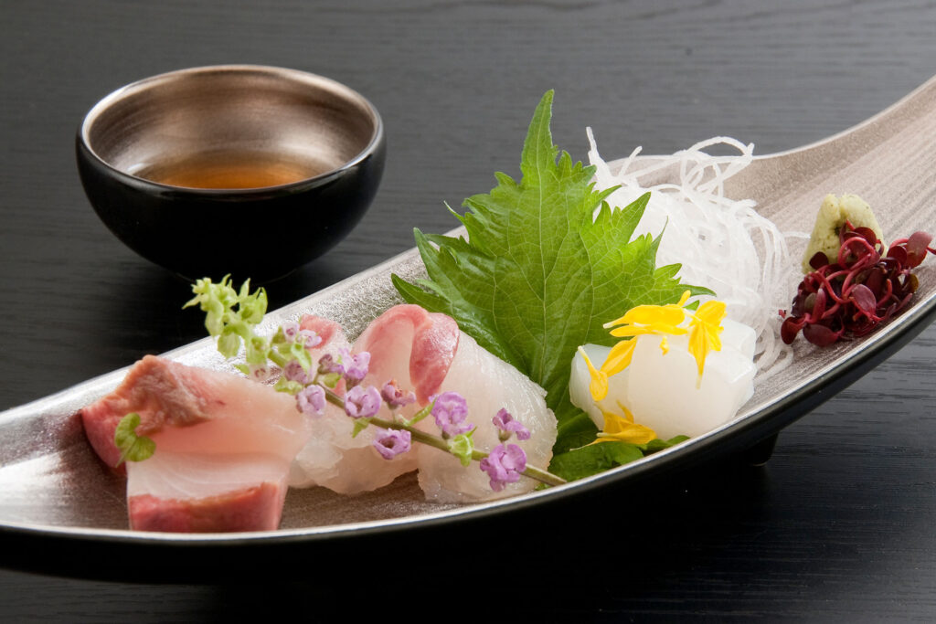 造り：鯛、ハマチ、烏賊