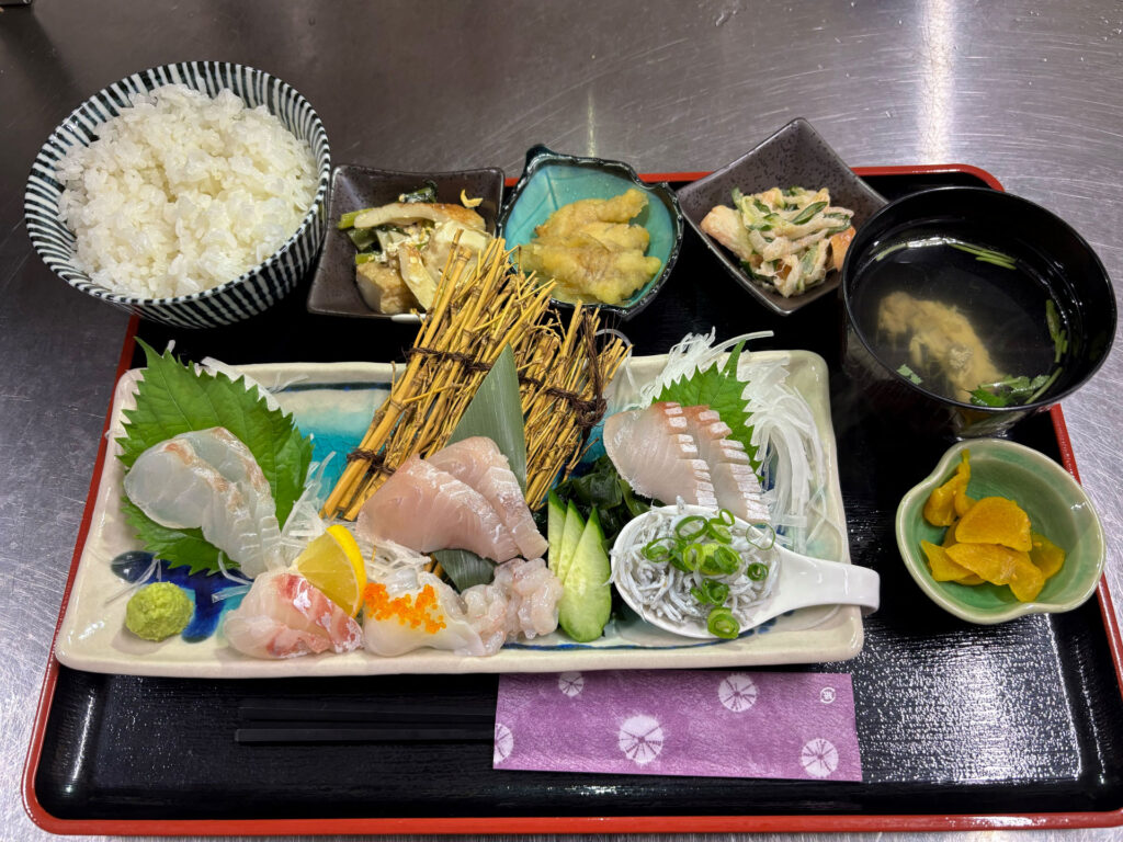 海鮮小屋 鱗 海鮮定食