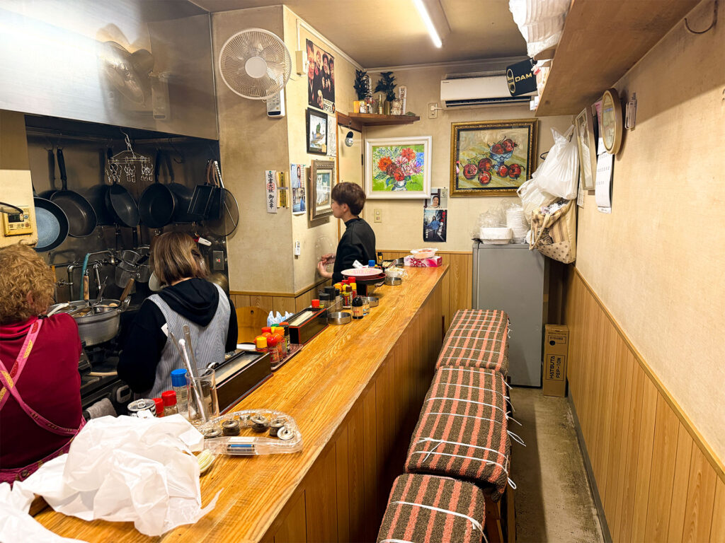 めん処よそ平の内観